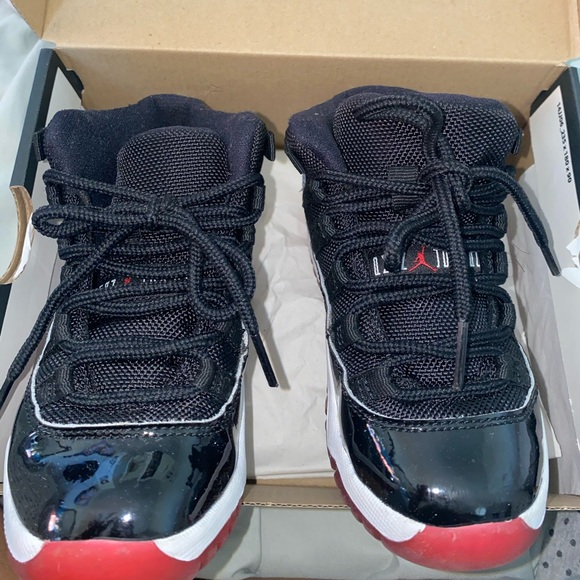 JORDAN 11 RETRO - Picture 2 of 4